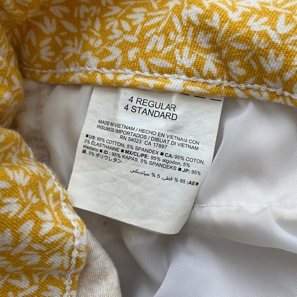 Floral Print Cropped Pants - Picture 7 of 7